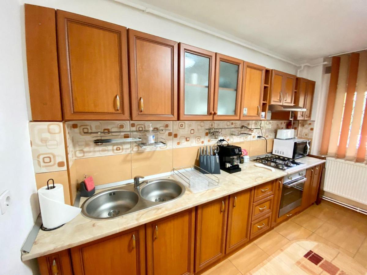 Jad - Familiy 4 Rooms Apartment - Near Forest And Historic Center - Racadau Brassó Kültér fotó