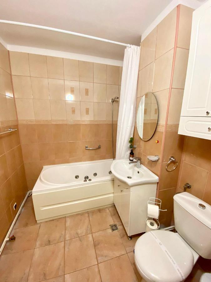 Jad - Familiy 4 Rooms Apartment - Near Forest And Historic Center - Racadau Brassó Kültér fotó