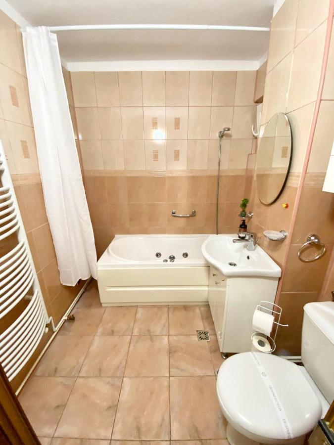Jad - Familiy 4 Rooms Apartment - Near Forest And Historic Center - Racadau Brassó Kültér fotó