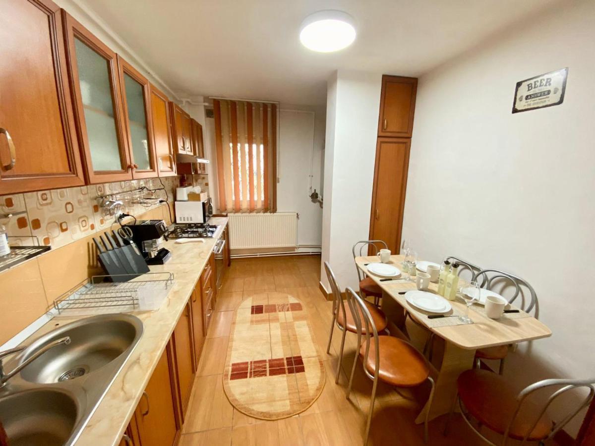 Jad - Familiy 4 Rooms Apartment - Near Forest And Historic Center - Racadau Brassó Kültér fotó