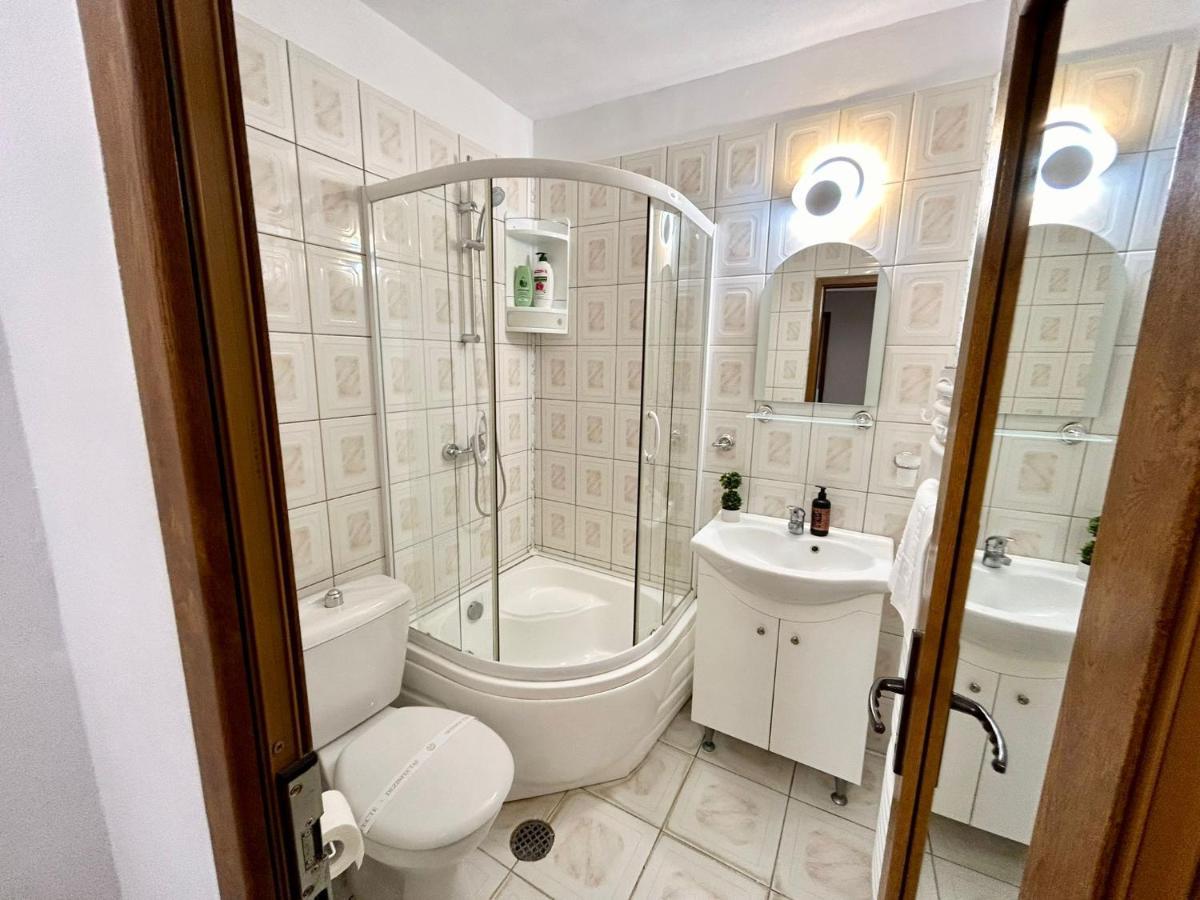 Jad - Familiy 4 Rooms Apartment - Near Forest And Historic Center - Racadau Brassó Kültér fotó